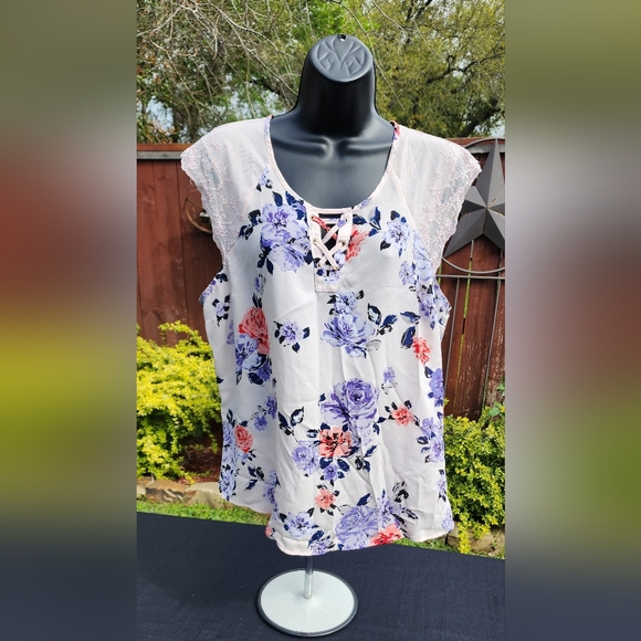 Candie's Tops - Candie's floral top